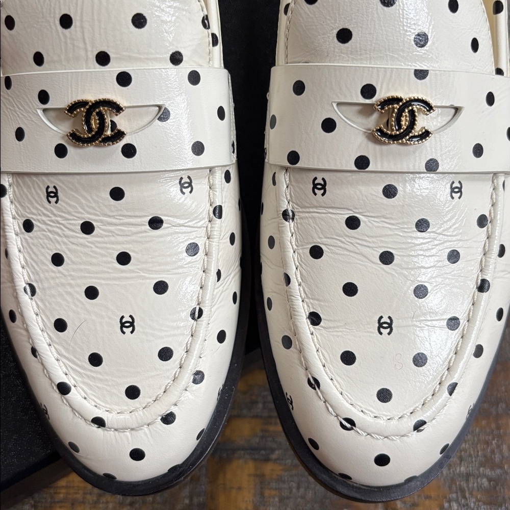 Chanel ICONIC White Polka Dot Women’s Loafers - Picture 3 of 6